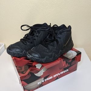 Kyrie 4 Sneakers